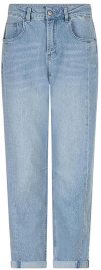 Caitlina Sidepatch bleach